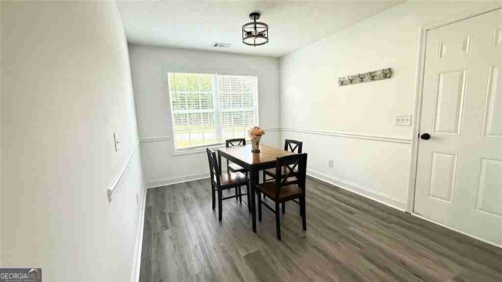 1890 Roxey Ln - Photo 7 of 16