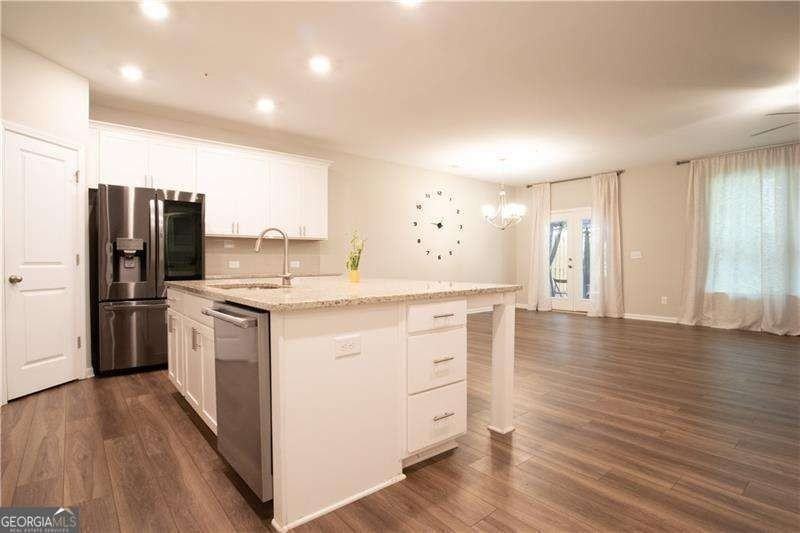 525 Duval Dr - Photo 4 of 19