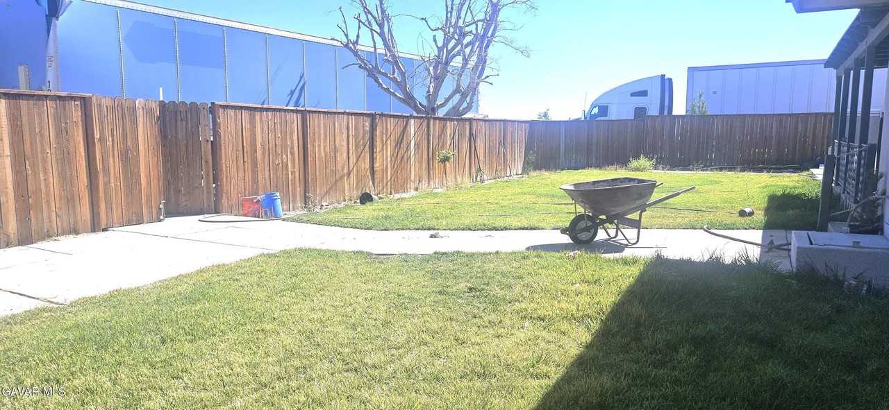 5661 E Avenue T - Photo 3 of 10