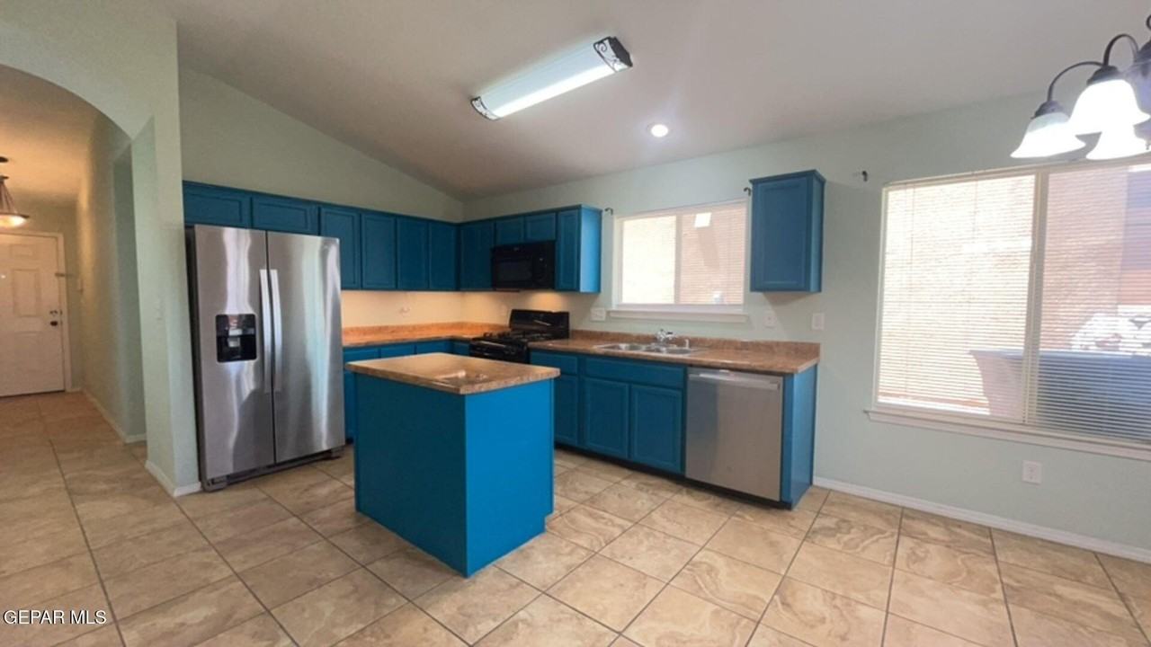 12052 Copper Head Ln - Photo 2 of 21