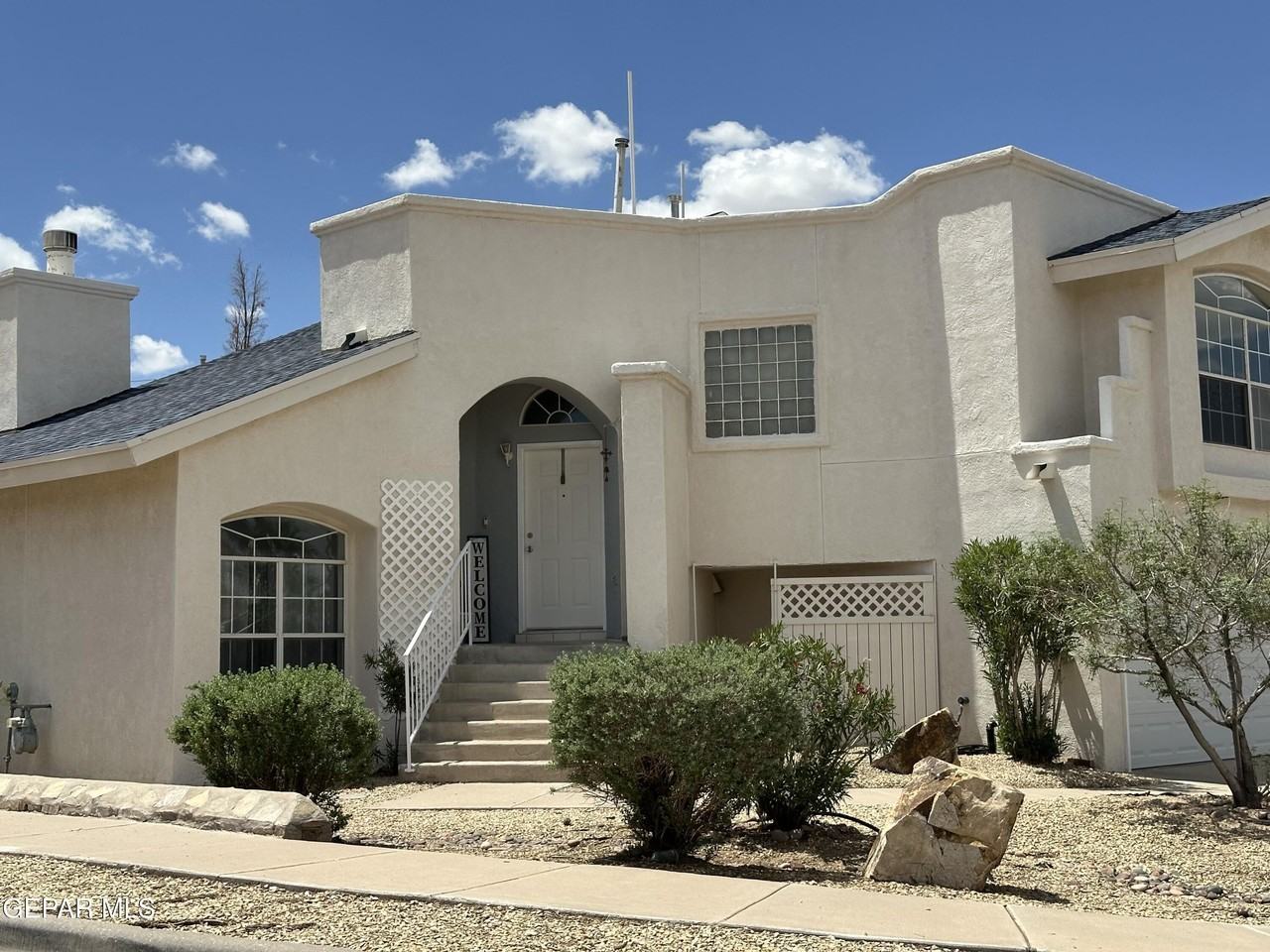 1340 James Cravens Ct - Photo 2 of 24