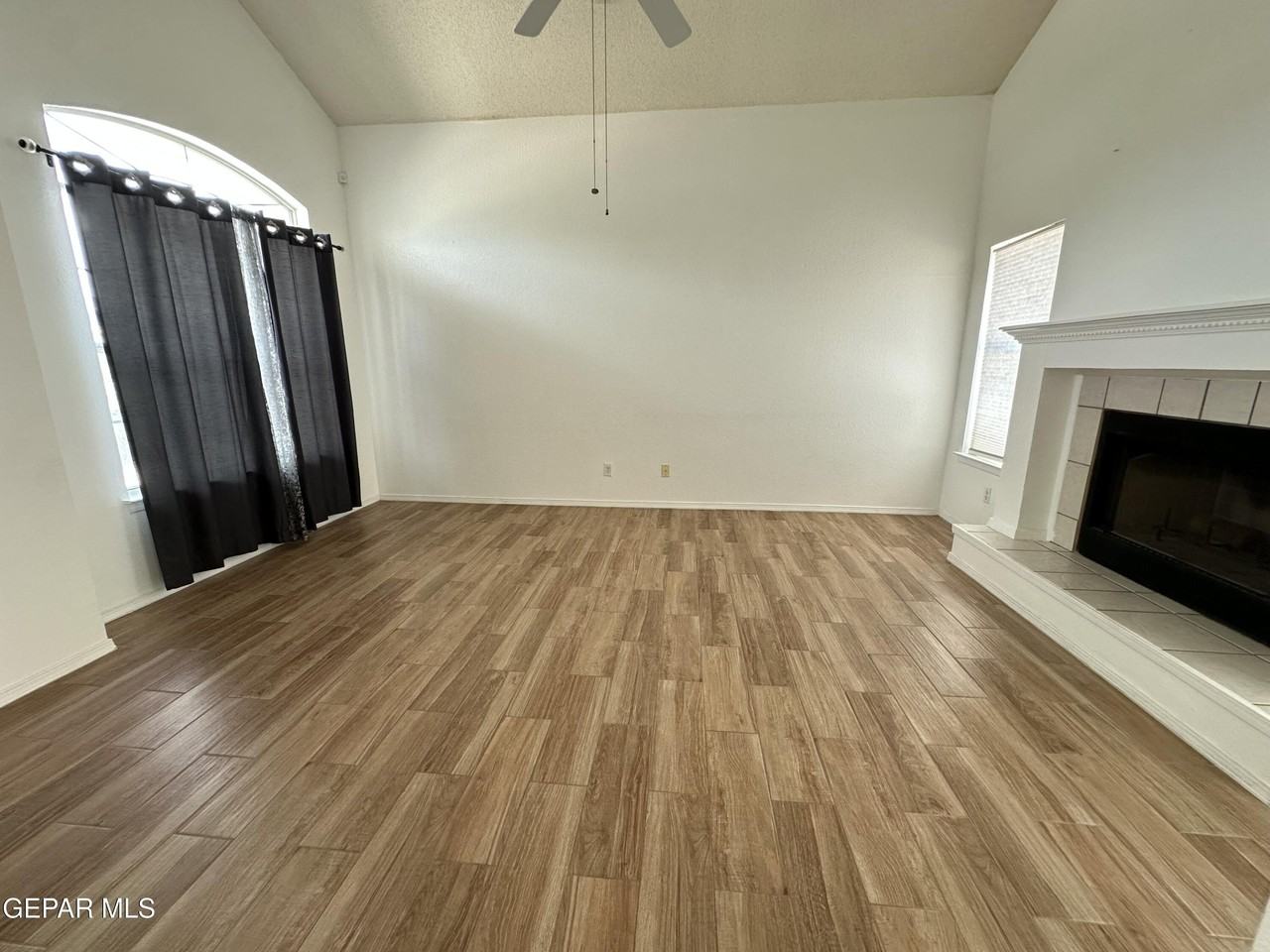 1340 James Cravens Ct - Photo 4 of 24