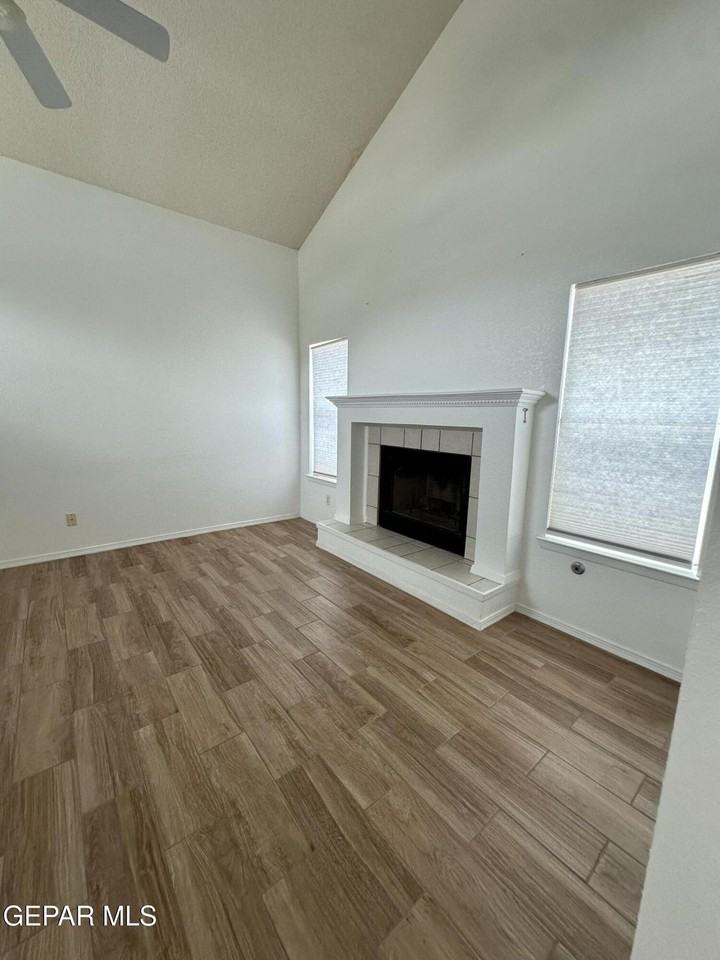 1340 James Cravens Ct - Photo 5 of 24