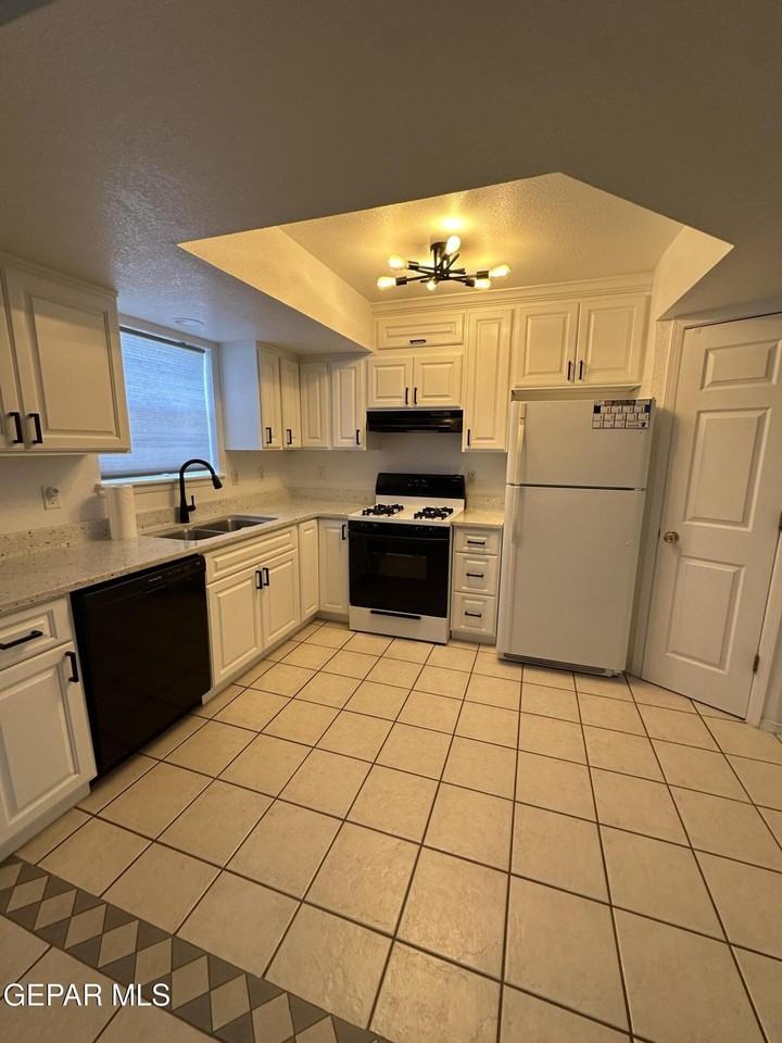 1340 James Cravens Ct - Photo 7 of 24