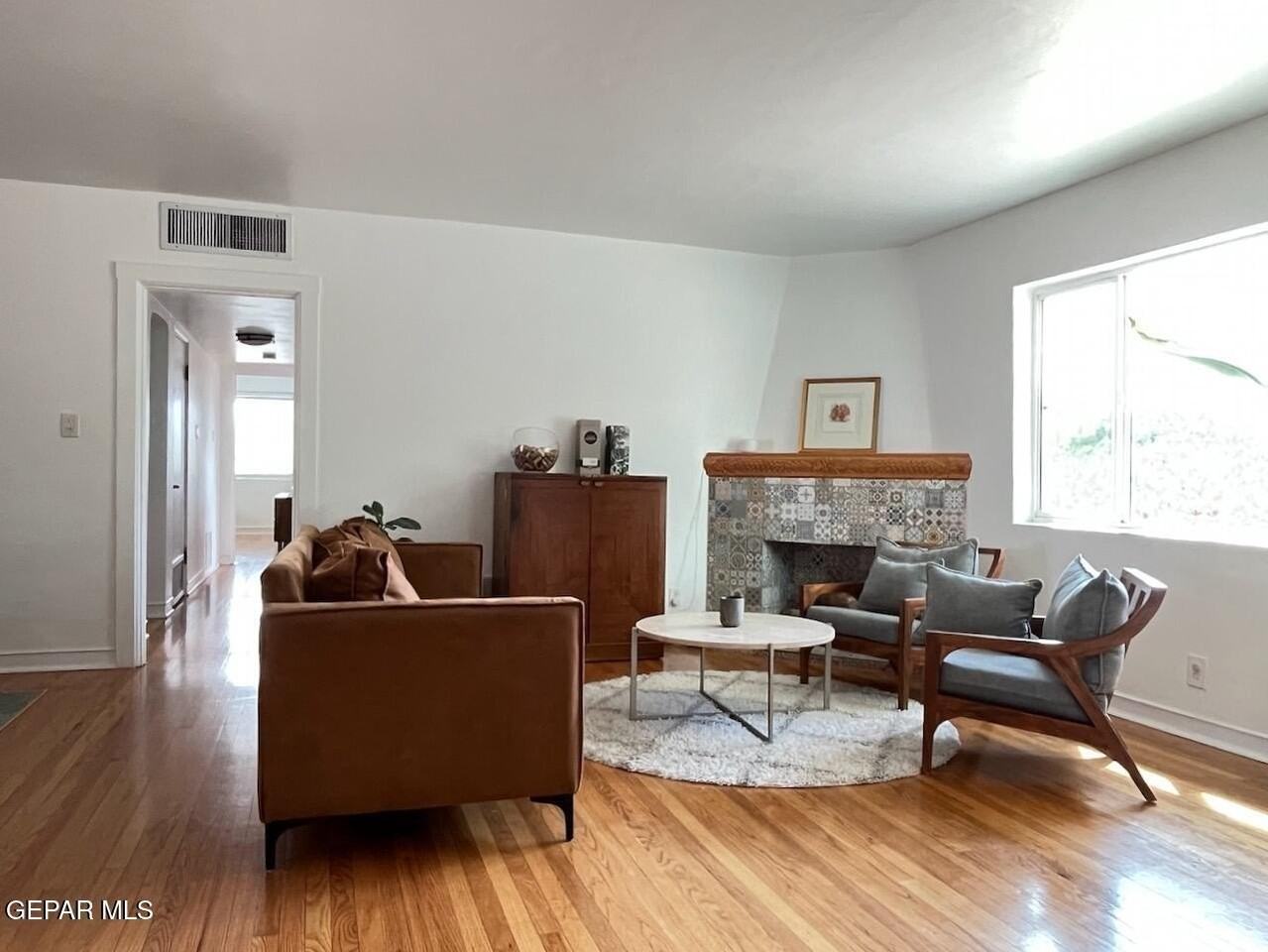 1200 Stockwell Ln - Photo 2 of 22