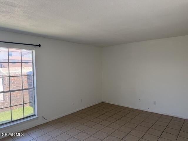 10430 Seawood Dr - Photo 3 of 7