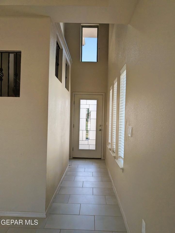 616 Rafael Marmolejo St - Photo 2 of 28