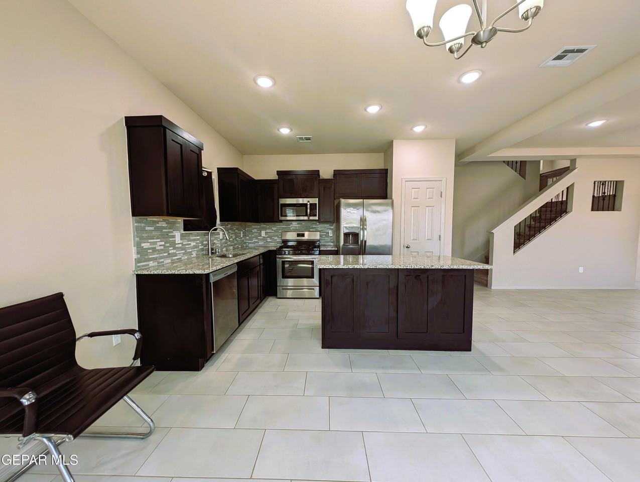 616 Rafael Marmolejo St - Photo 4 of 28