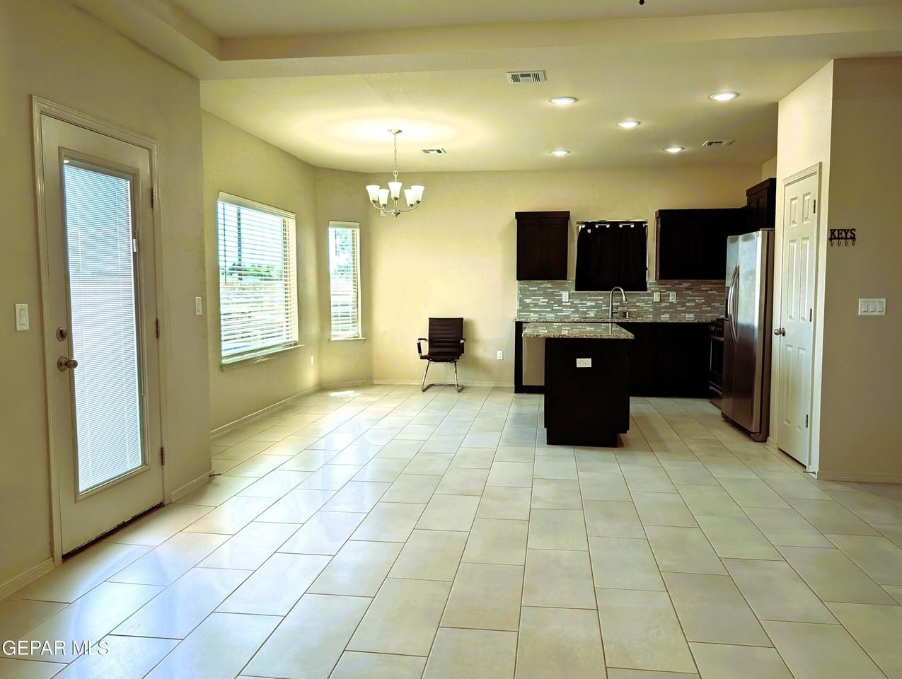 616 Rafael Marmolejo St - Photo 6 of 28