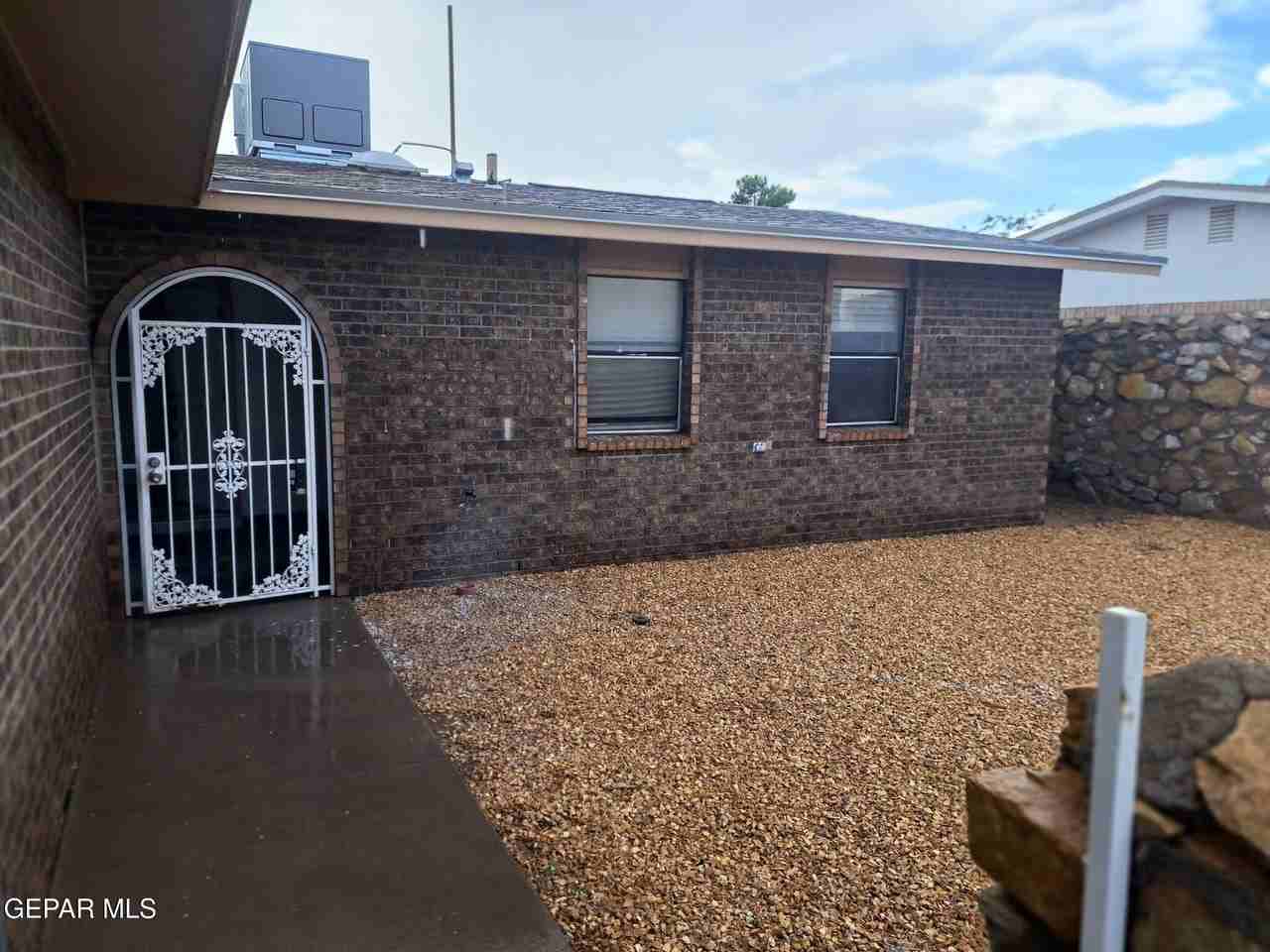 3319 Menard Ln - Photo 2 of 14
