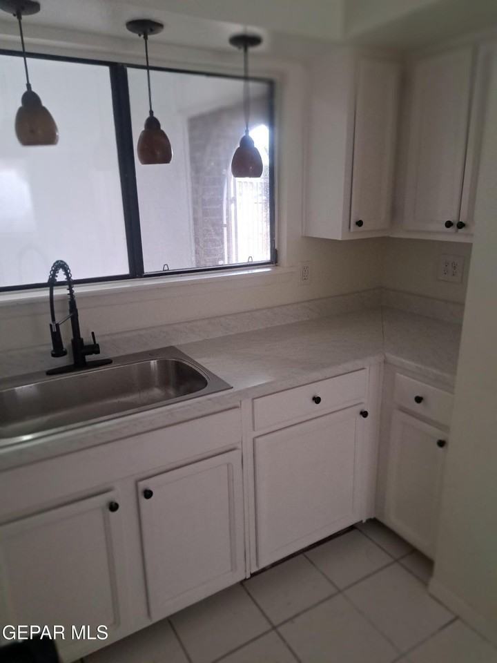 3319 Menard Ln - Photo 4 of 14