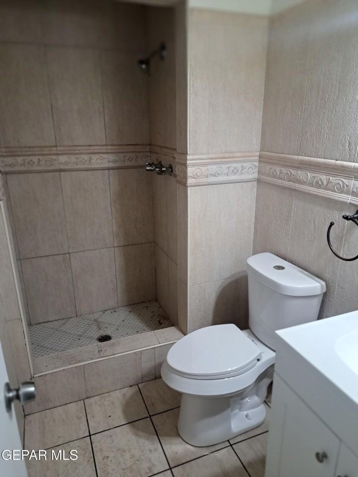 3319 Menard Ln - Photo 5 of 14