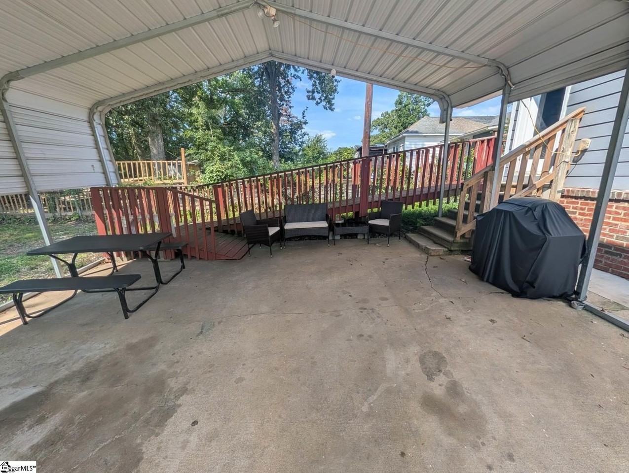 702 E Lee Rd - Photo 3 of 44
