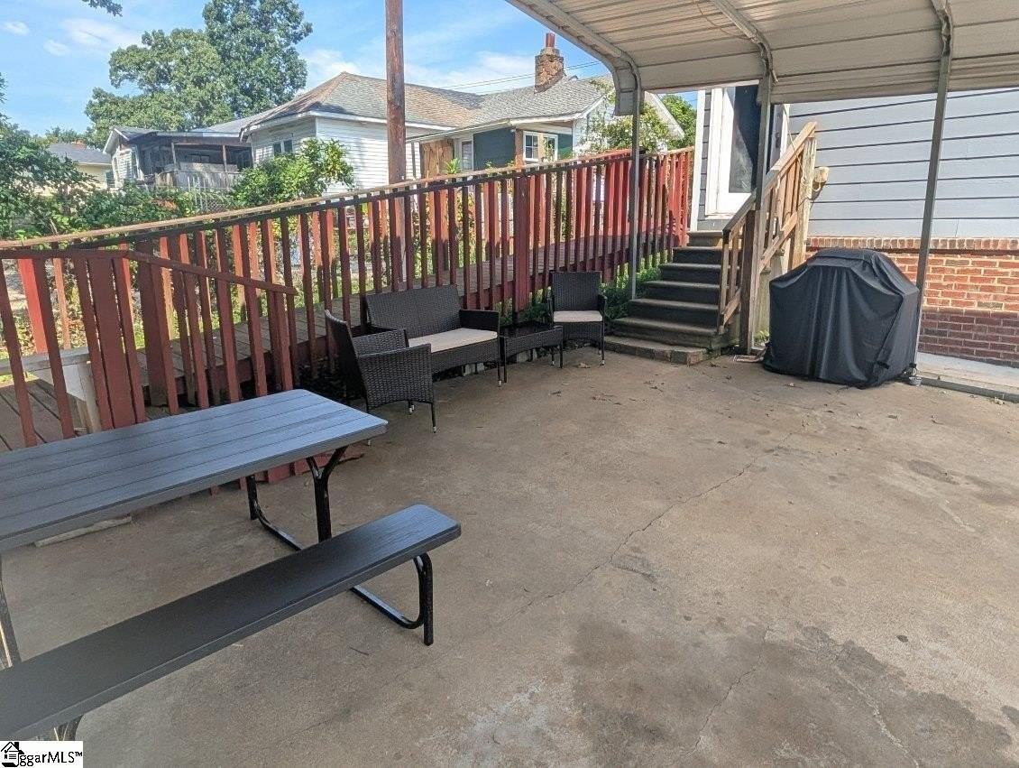 702 E Lee Rd - Photo 4 of 44