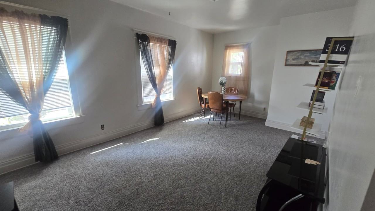 511 W Jefferson Blvd #1 - Photo 2 of 7