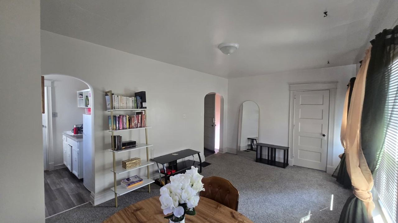 511 W Jefferson Blvd #1 - Photo 3 of 7