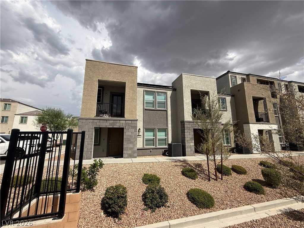 6131 Garden Oasis St - Photo 2 of 28