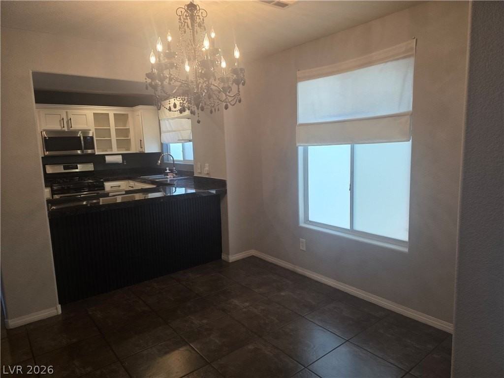 6939 Smiling Cloud Ave - Photo 5 of 28