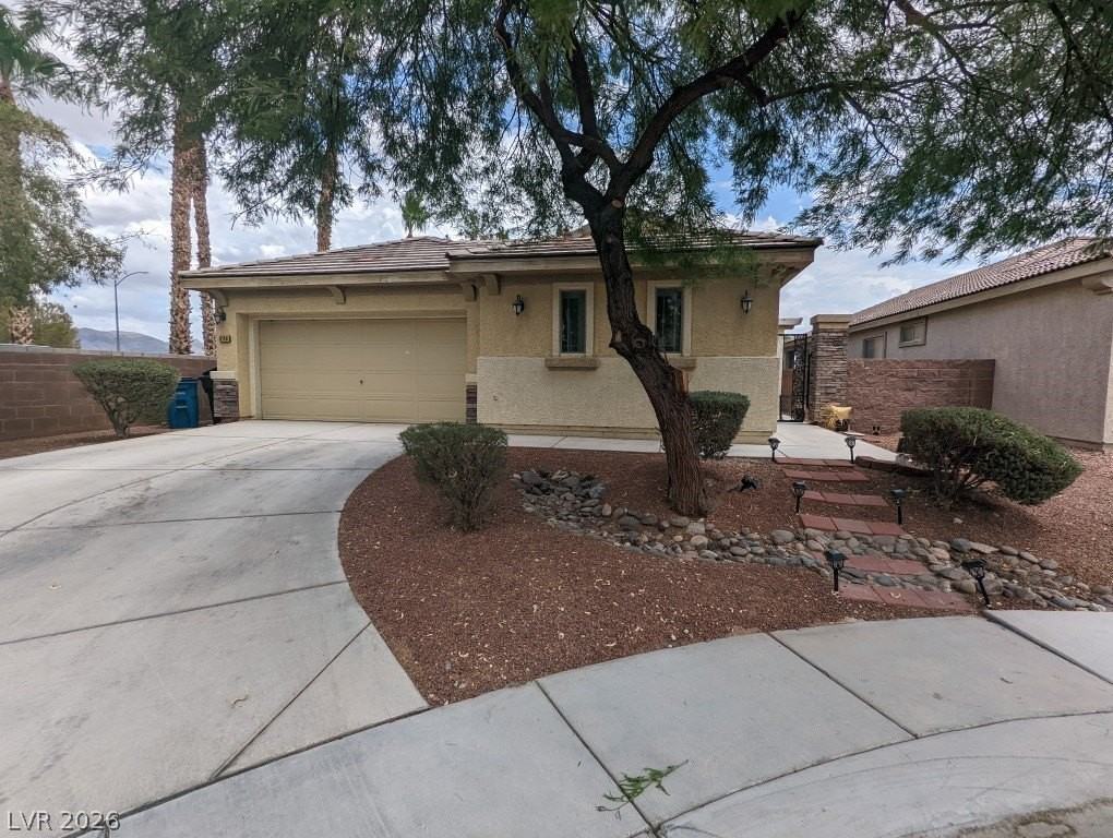 8148 Slate Falls St - Photo 2 of 32