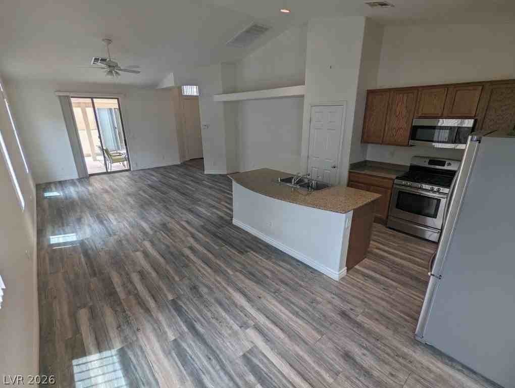8148 Slate Falls St - Photo 7 of 32