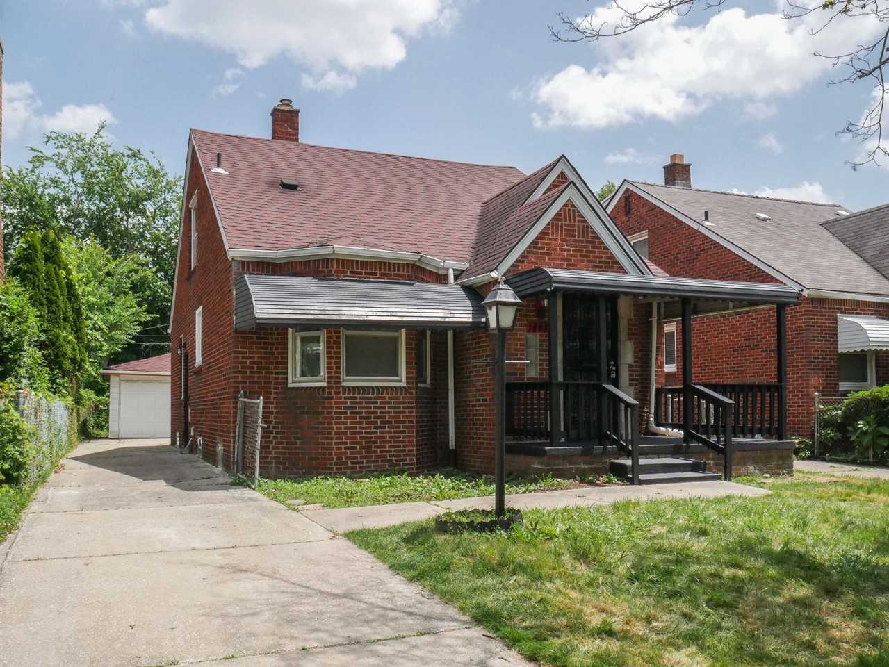 18938 Beland St - Photo 2 of 13