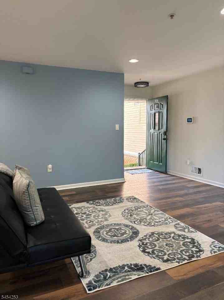 202 Rip Van Dam Ct #202 - Photo 4 of 38