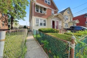featured image of 1329 Alina St #2R