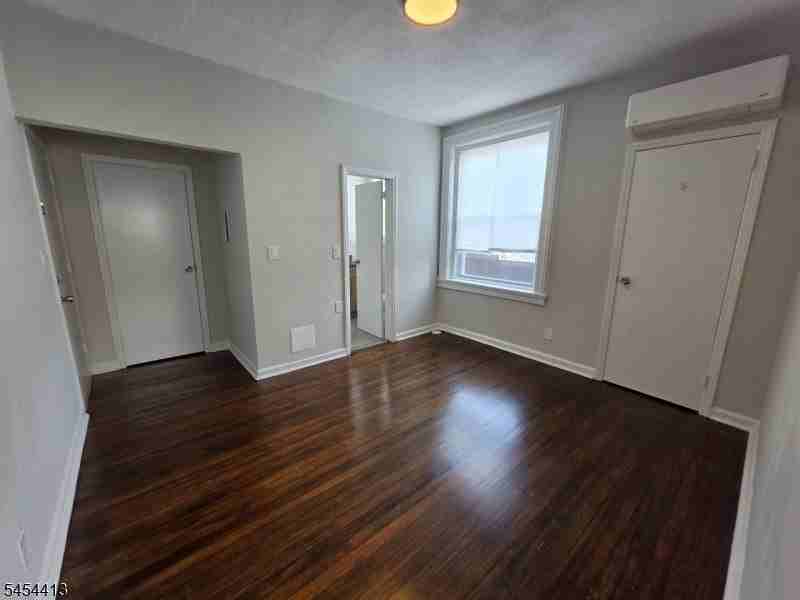 613 Bloomfield Ave #6 - Photo 5 of 15