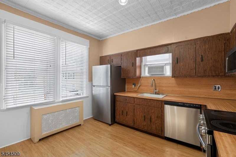 18 Llewellyn Ave #2 - Photo 3 of 10