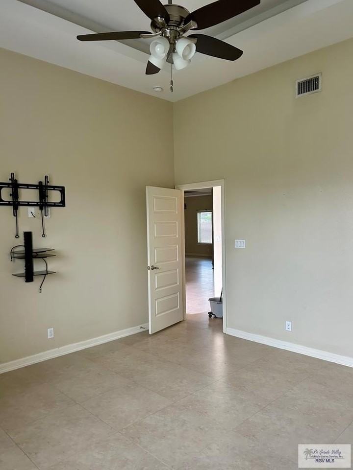 5299 Tumbleweed Ct - Photo 6 of 24