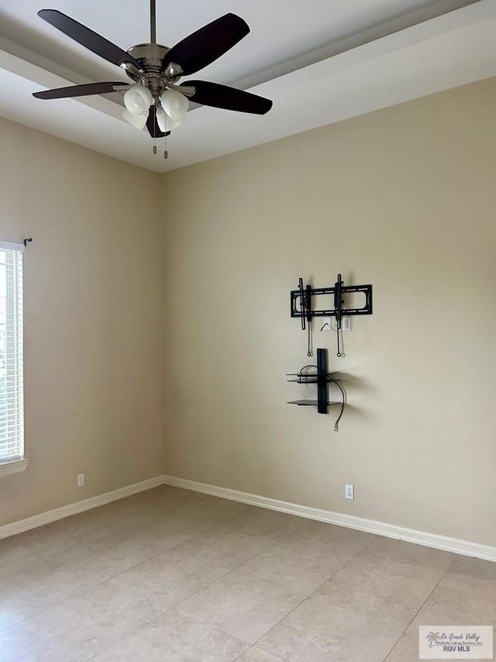 5299 Tumbleweed Ct - Photo 7 of 24