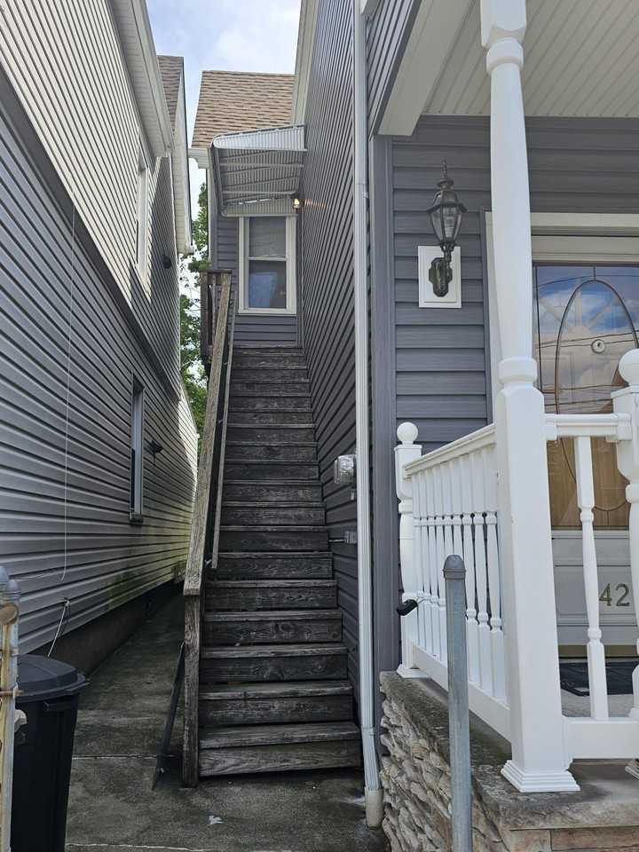 42 Washington Pl #2ndFL - Photo 2 of 20