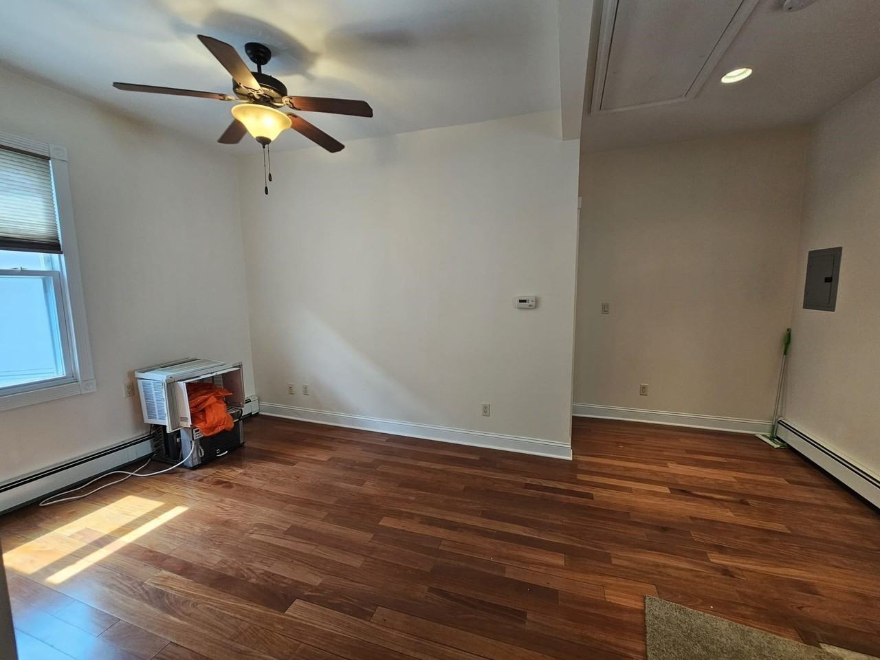42 Washington Pl #2ndFL - Photo 6 of 20