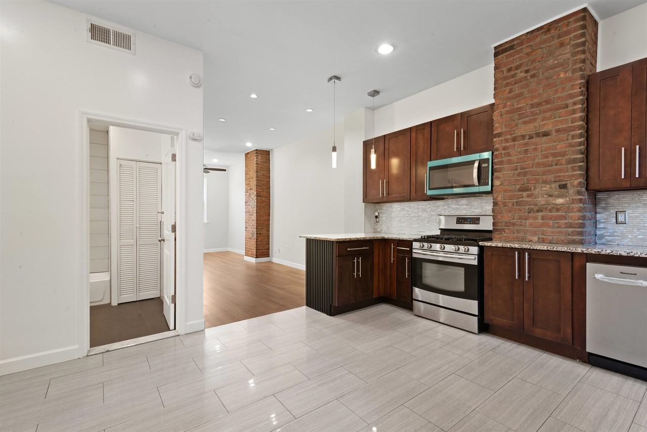 17 Ravine Ave #2 - Photo 3 of 15