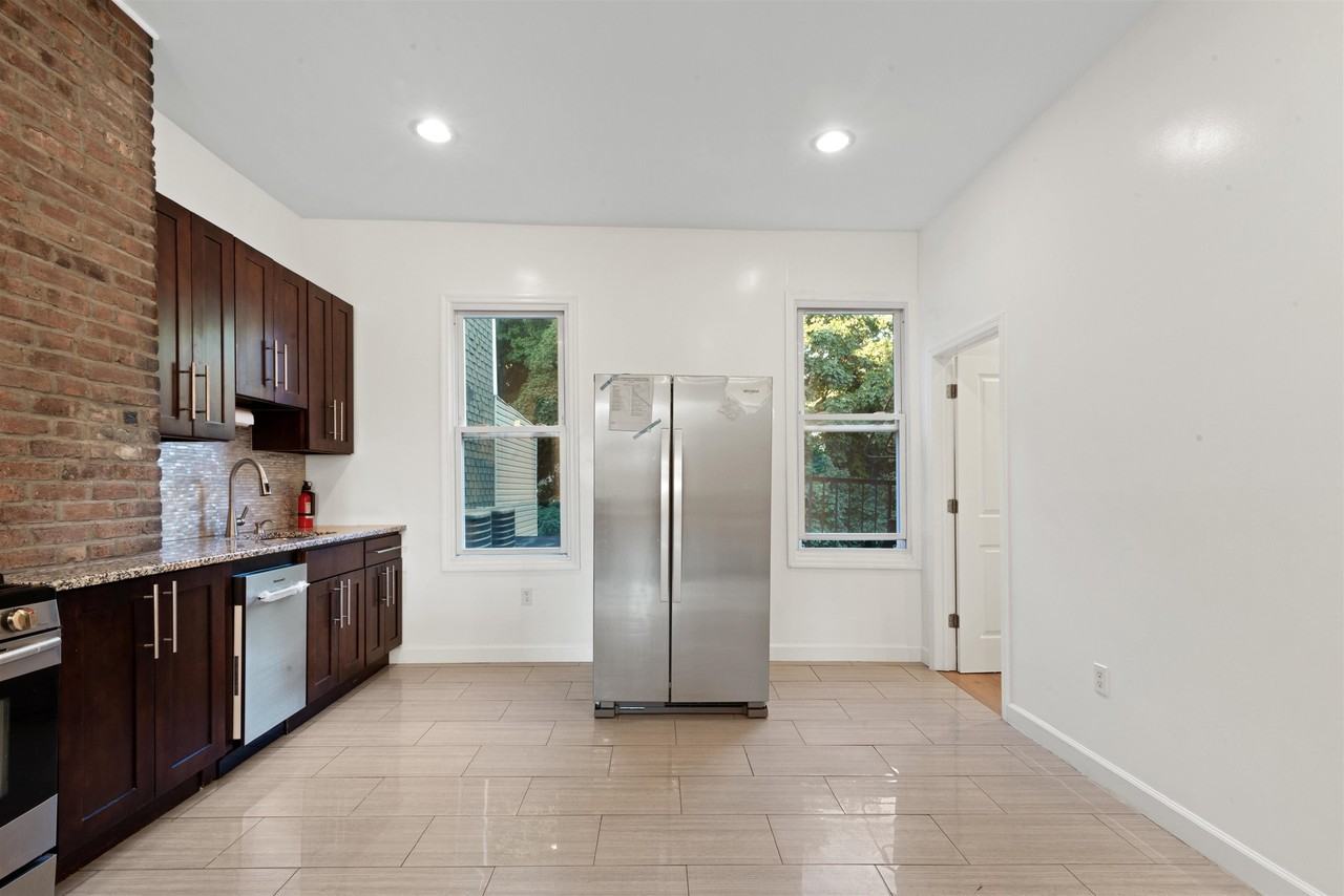 17 Ravine Ave #2 - Photo 4 of 15