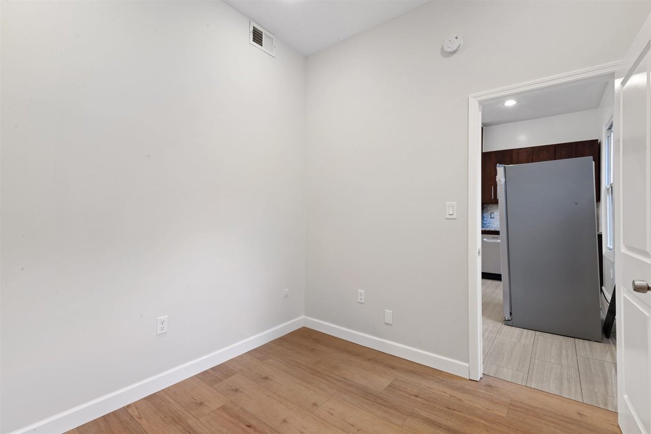 17 Ravine Ave #2 - Photo 6 of 15