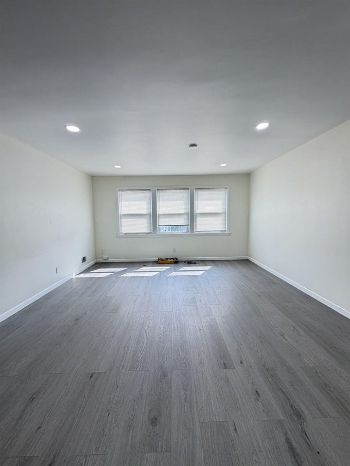 10 Briarwood Rd #2 - Photo 7 of 17