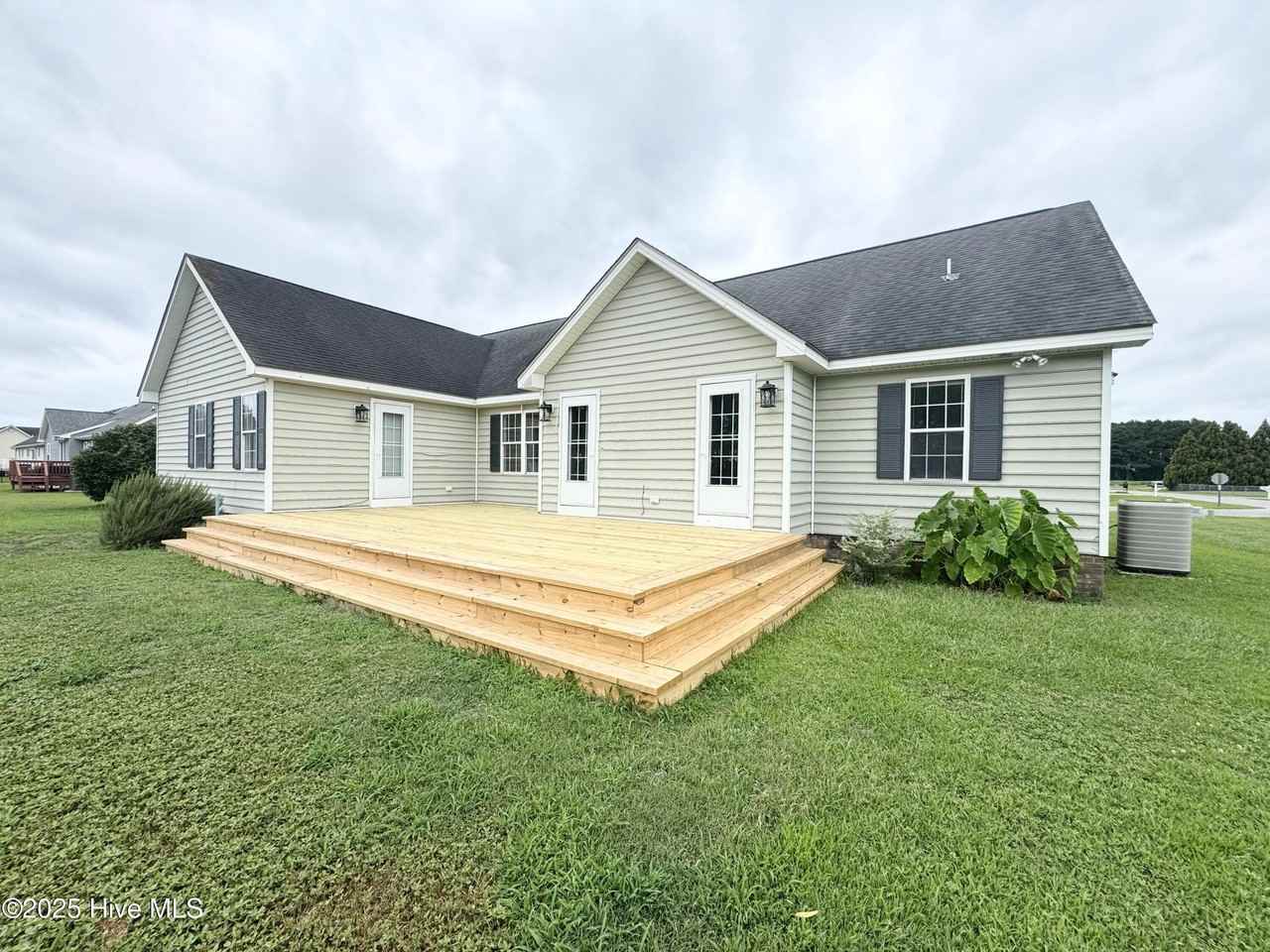 121 Terrilynn Way - Photo 2 of 16