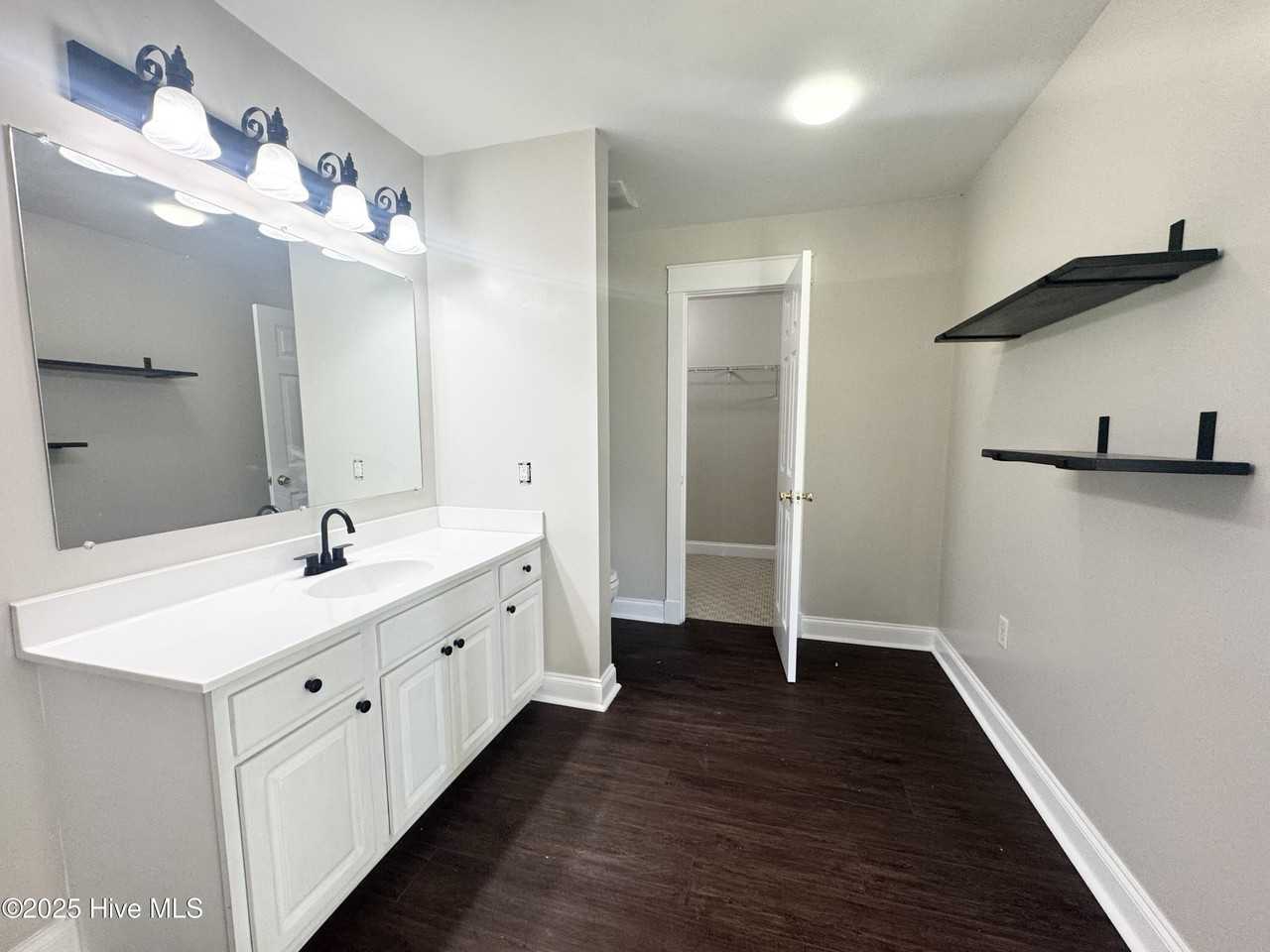121 Terrilynn Way - Photo 4 of 16