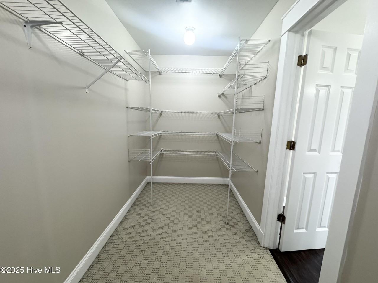 121 Terrilynn Way - Photo 5 of 16
