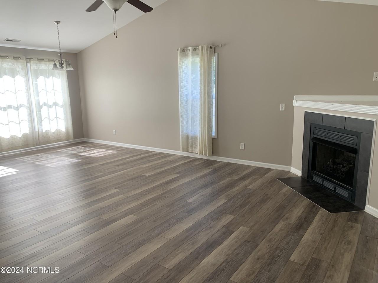 281 Haws Run Rd - Photo 6 of 29