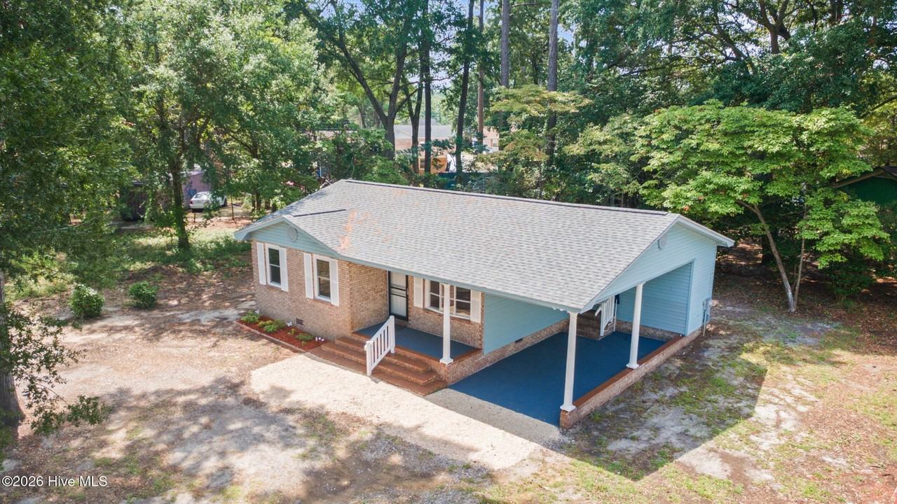 1070 River Dr - Photo 2 of 36