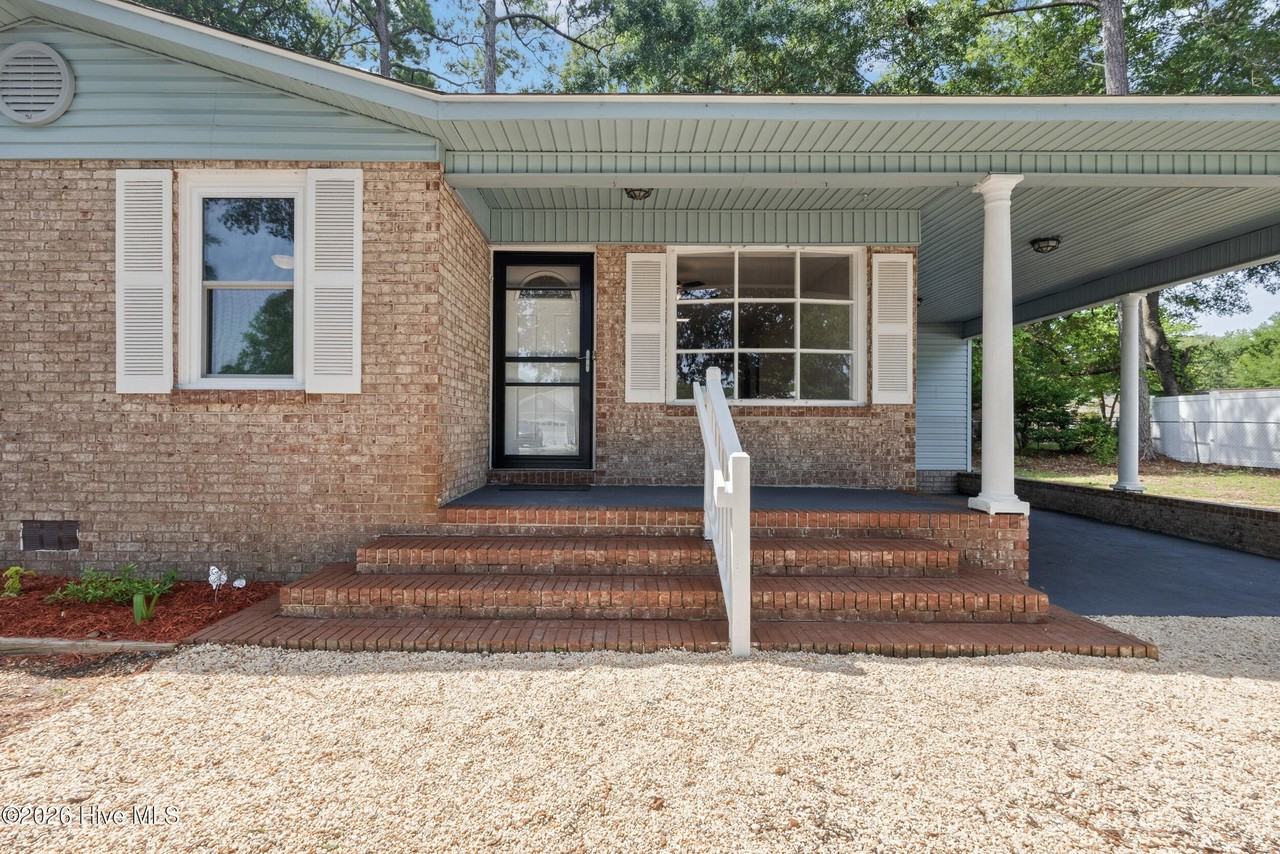 1070 River Dr - Photo 3 of 36