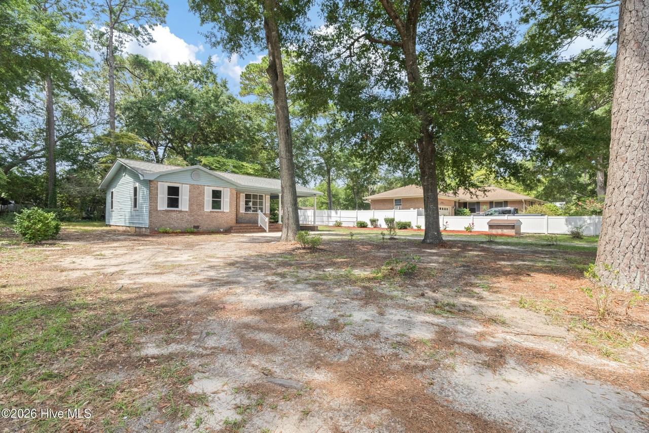1070 River Dr - Photo 5 of 36