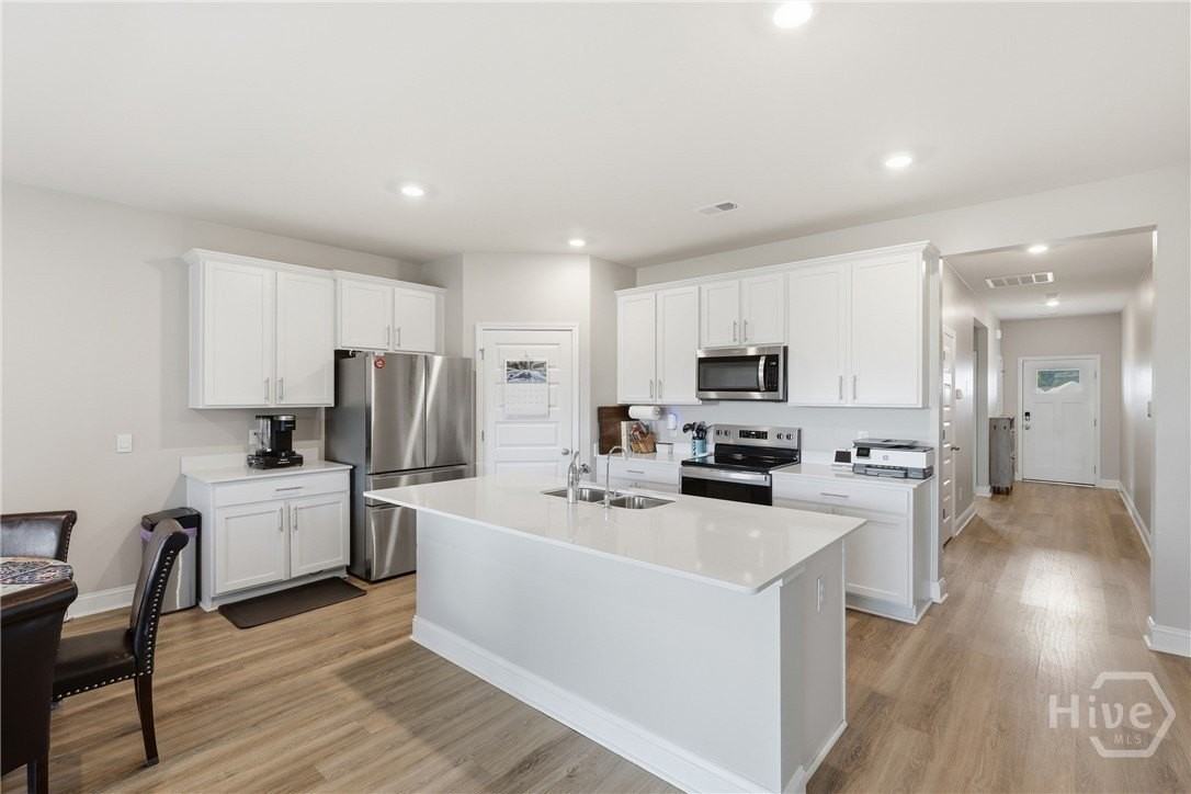 110 Grove Dr - Photo 4 of 34