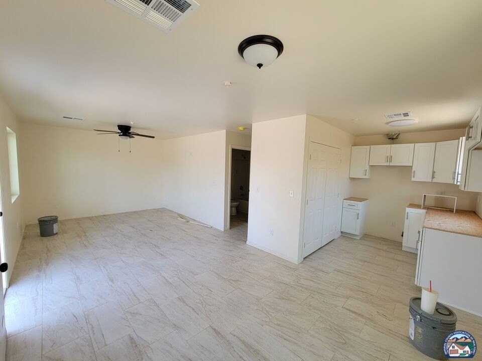 933 Rockwood Ave #1 - Photo 3 of 7