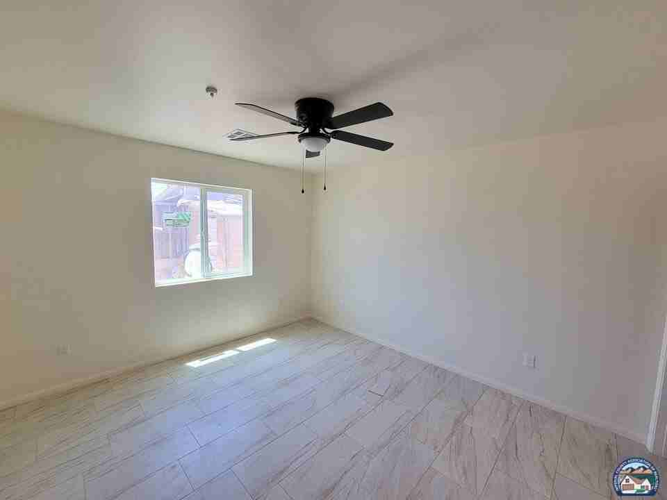 933 Rockwood Ave #1 - Photo 5 of 7
