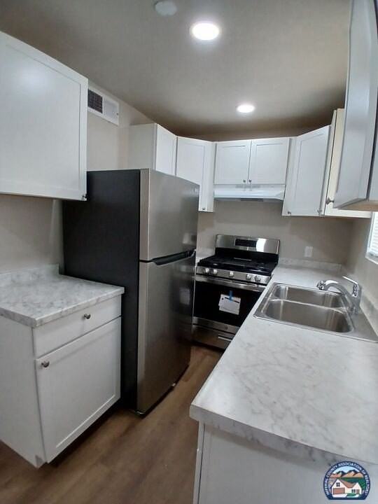 305 N Lake Ave #1 - Photo 4 of 13