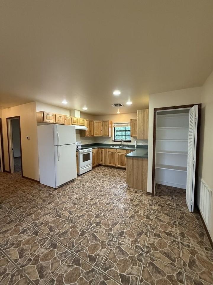 1441 Hidden Acres Rd - Photo 3 of 18