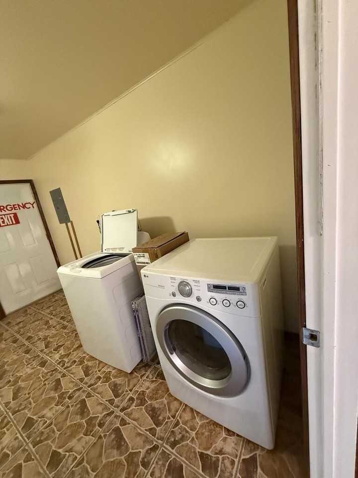 1441 Hidden Acres Rd - Photo 5 of 18